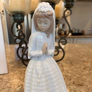 NOA porcelain, praying, communion girl.